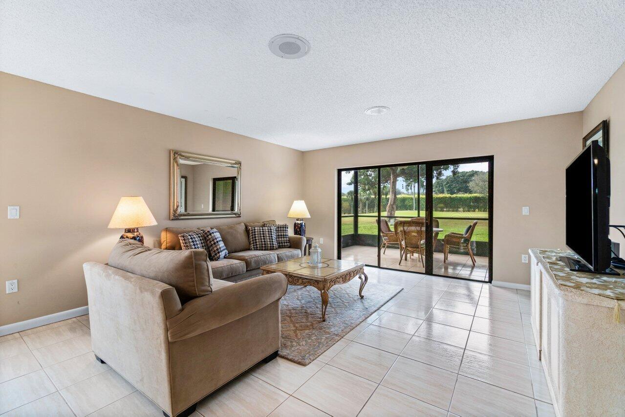 10 Stratford Drive E A