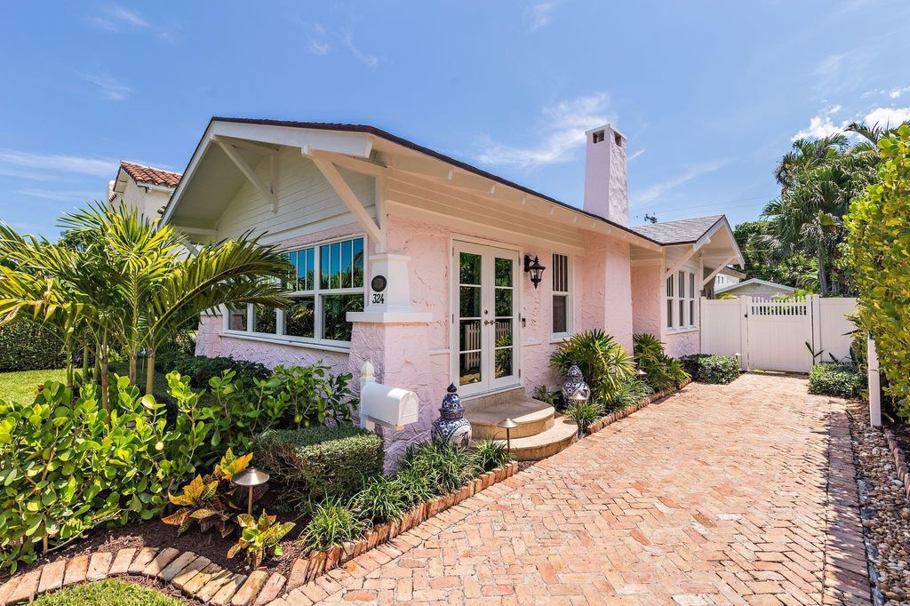 Photo of 324 Edgewood Drive, West Palm Beach, FL 33405 (MLS # R10901889)