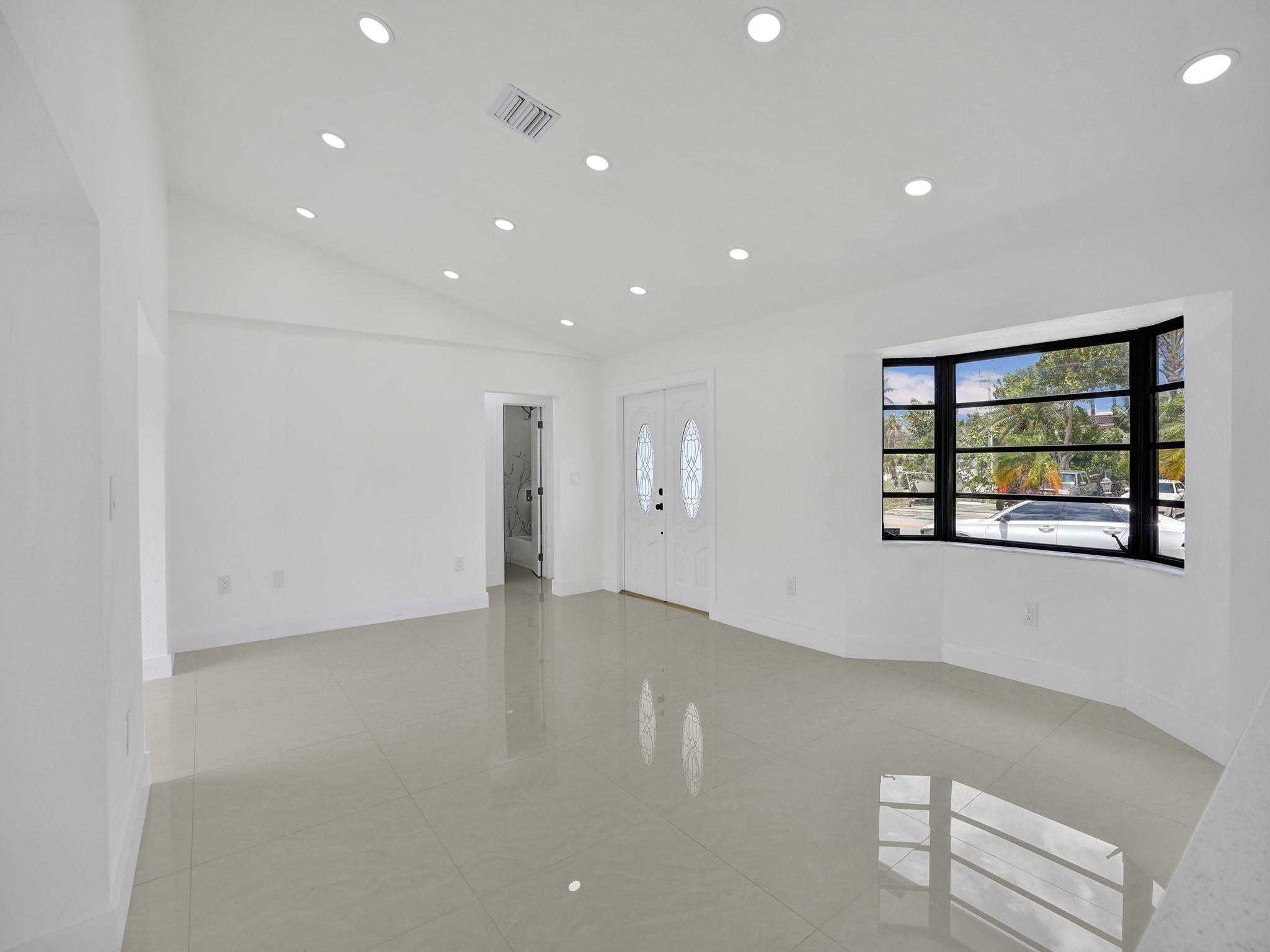 200 SE 7th St