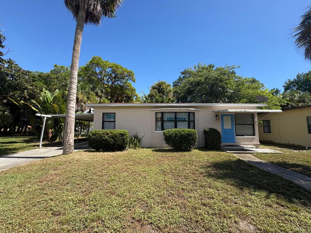Photo of 1010 Mayflower Road, Fort Pierce, FL 34950 (MLS # R11127687)
