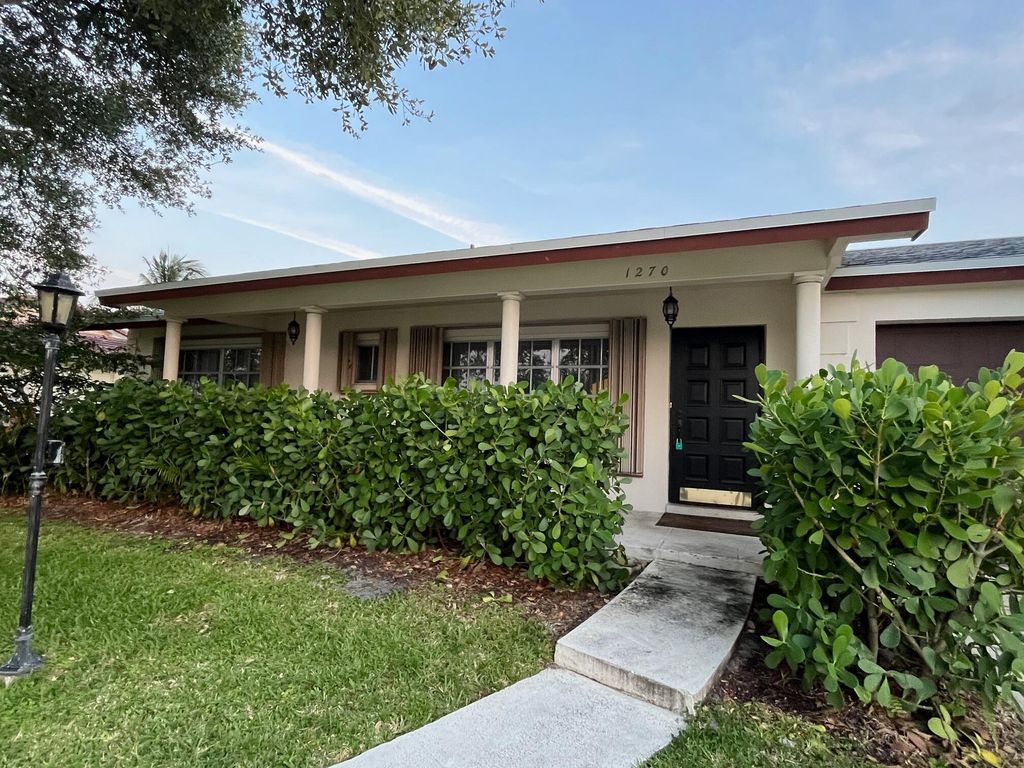 Photo of 1270 SW 8th Street, Boca Raton, FL 33486 (MLS # R10987027)