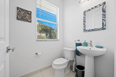 Tiny photo for 2900 NE 12th Terrace #25, Oakland Park, FL 33334 (MLS # B26043831)