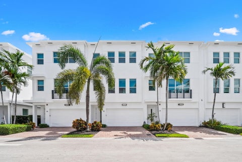 Tiny photo for 2900 NE 12th Terrace #25, Oakland Park, FL 33334 (MLS # B26043831)