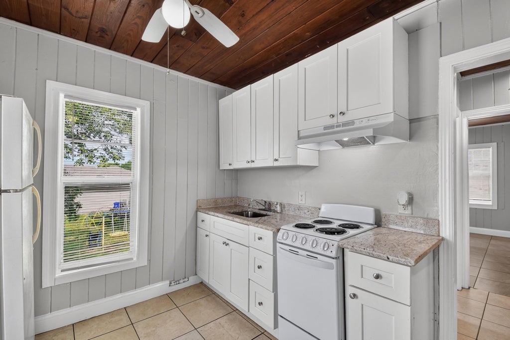Photo of 885887 7TH St #201, West Palm Beach, FL 33401 (MLS # B26079596)