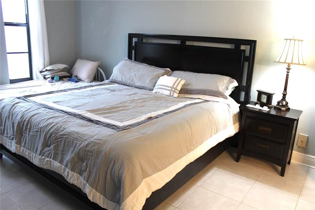 Pompano Atlantis Condo - Residential Lease