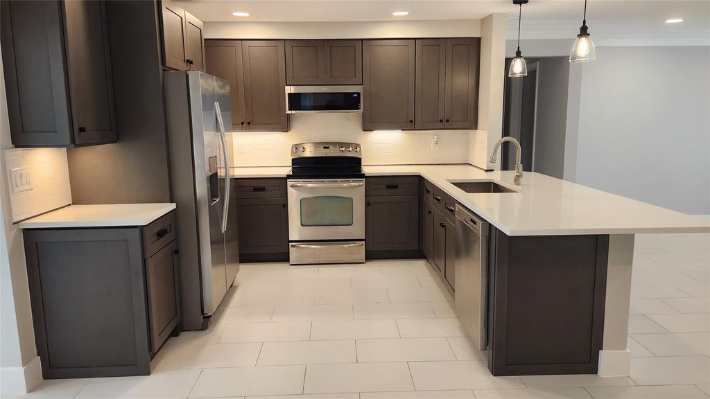 Photo of 2302 SW 10th St, Boynton Beach, FL 33426 (MLS # F10397942)