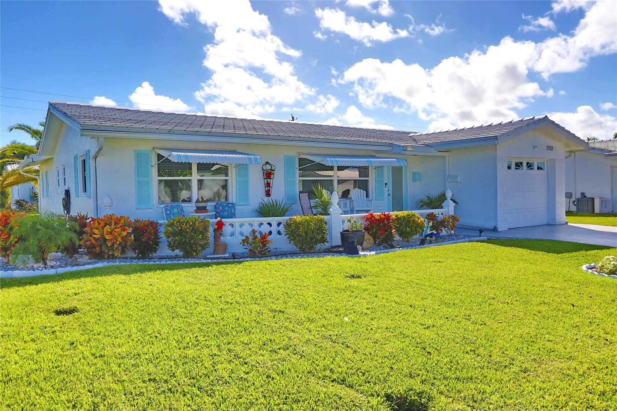 PALM  BEACH LEISUREVILLE 10 - Residential