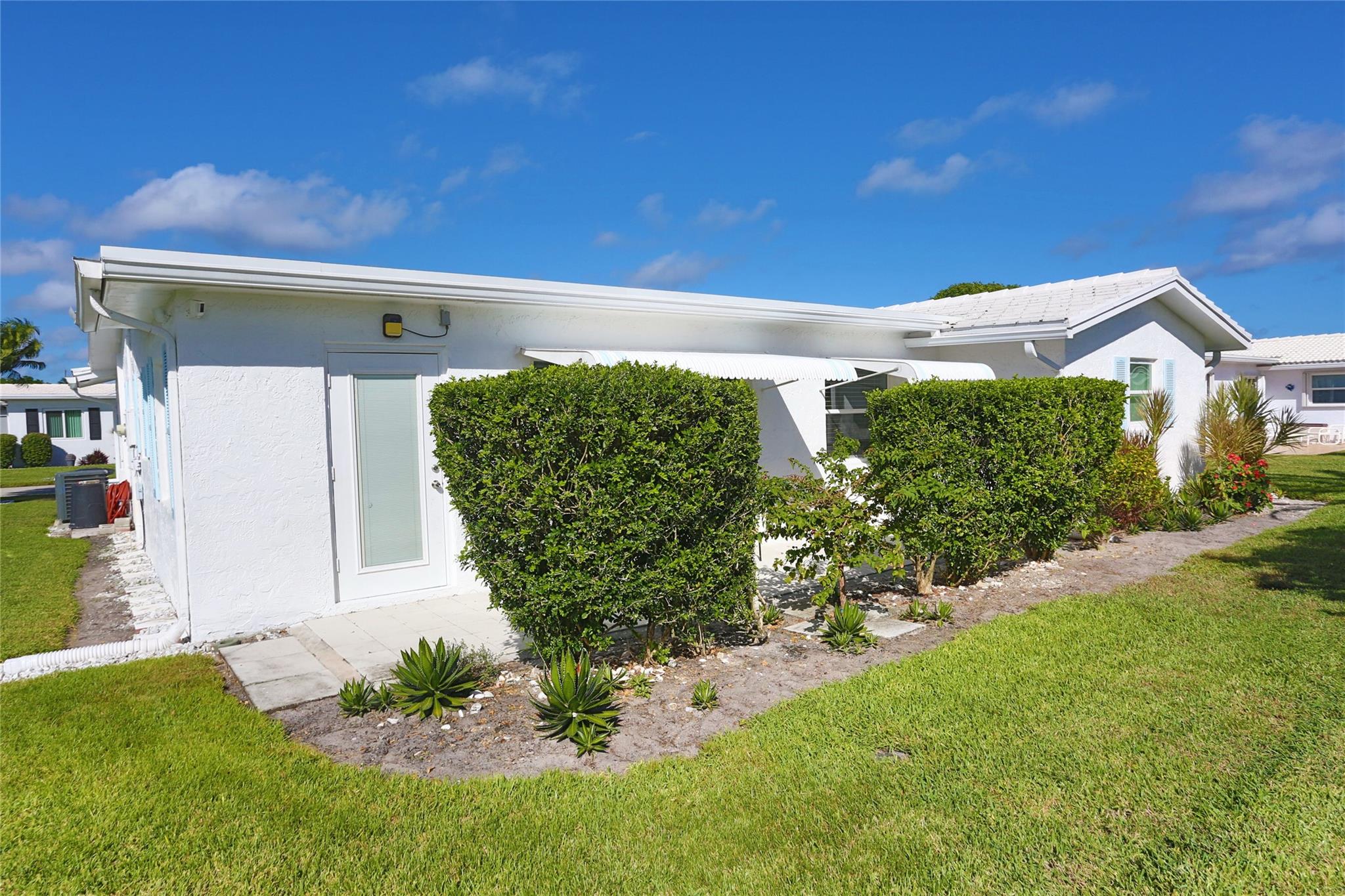 PALM  BEACH LEISUREVILLE 10 - Residential
