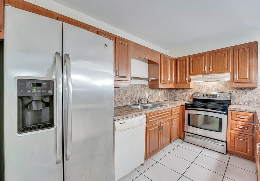 VILLAGE OF TURNBERRY PH II - Residential Lease