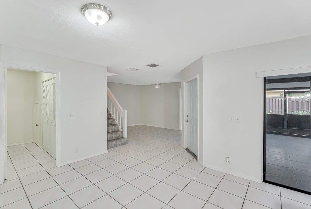 VILLAGE OF TURNBERRY PH II - Residential Lease