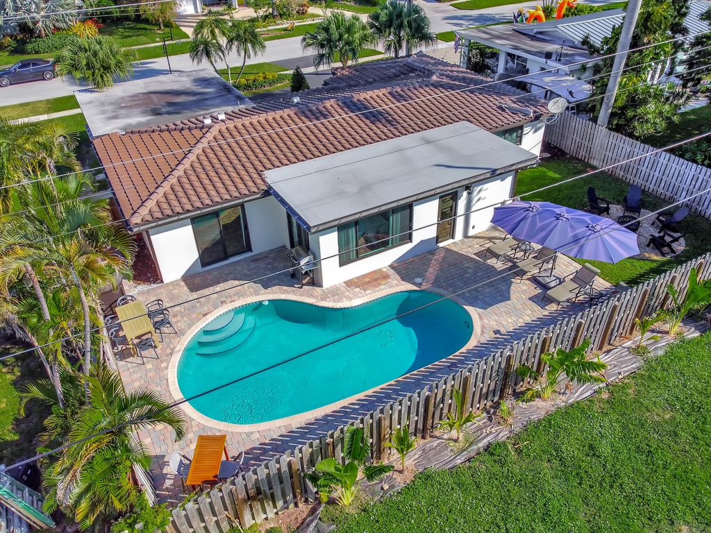 Photo of 908 SE 16th Street, Deerfield Beach, FL 33441 (MLS # B26015061)