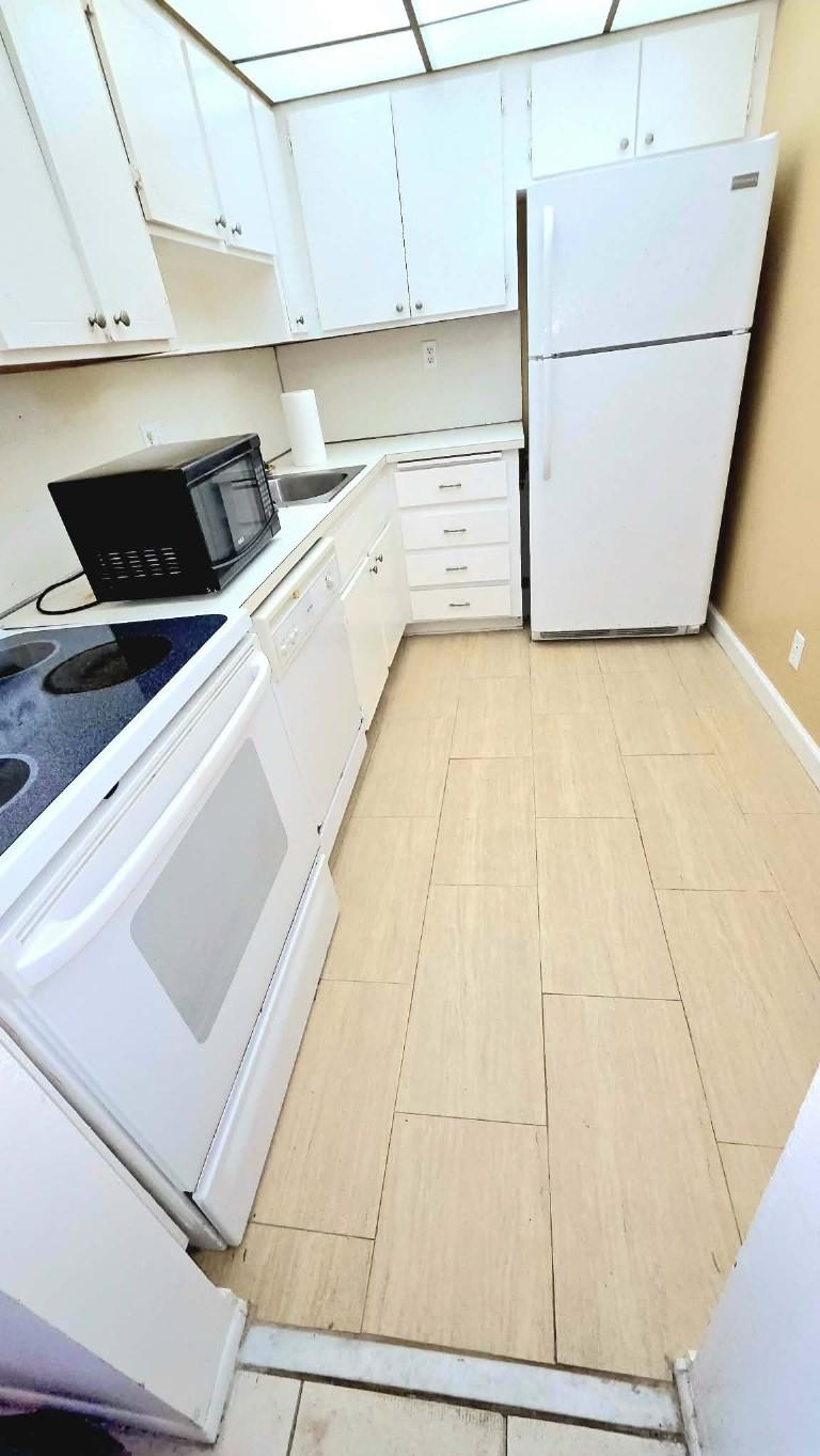 121 Golden Isles Dr 904