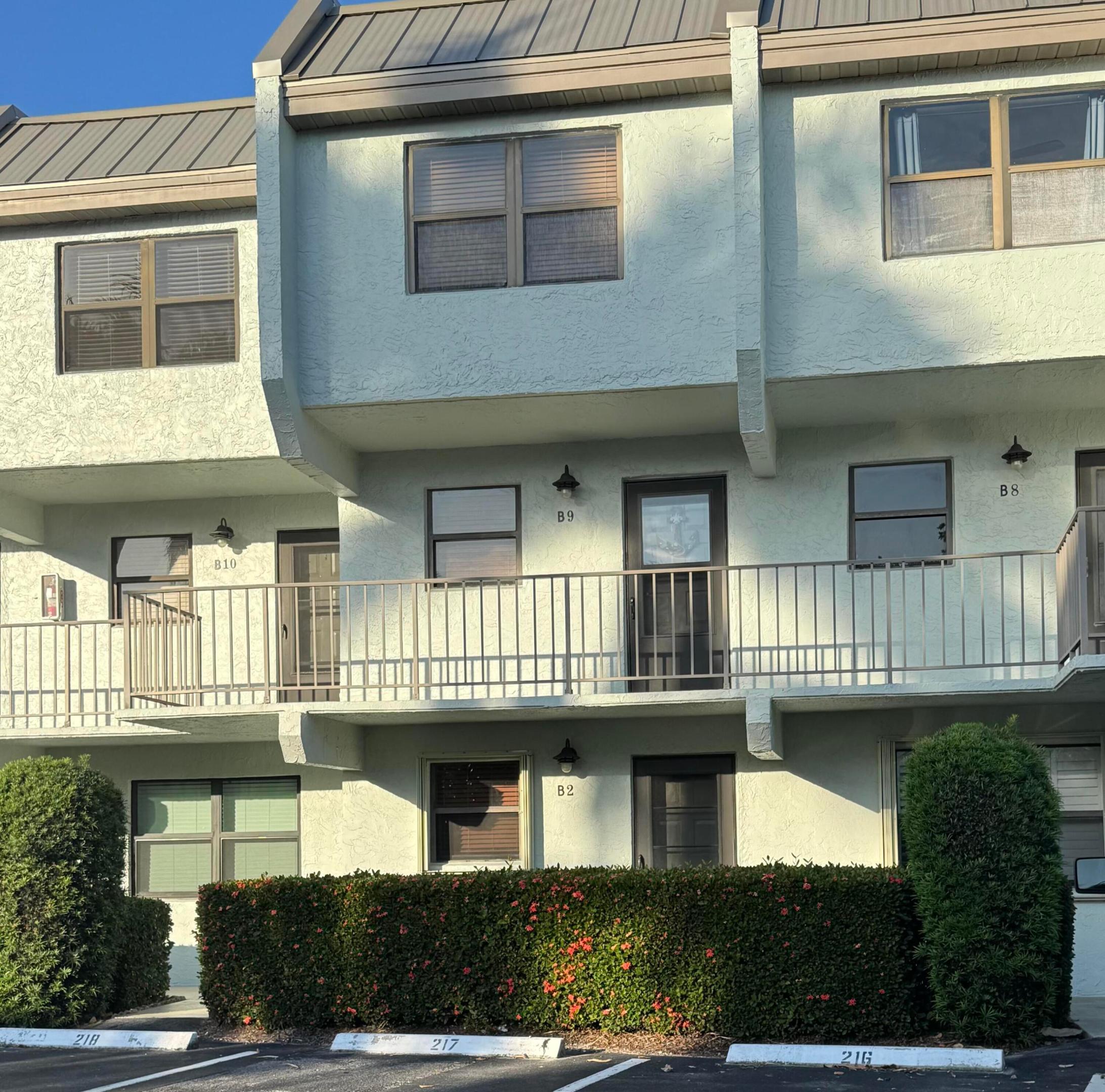 LA ENTRADA DEL MAR CONDOMINIUM - Residential