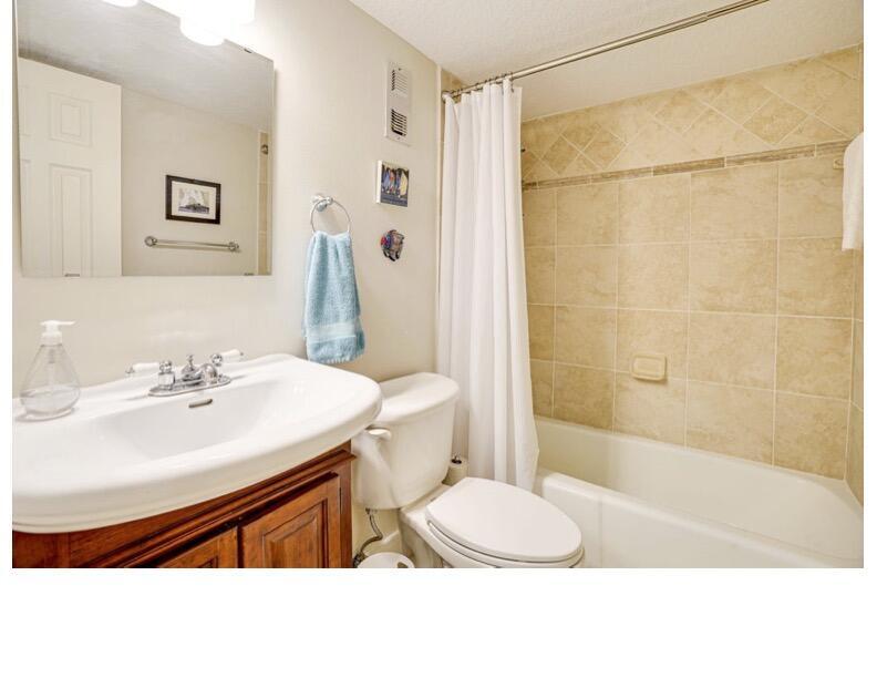 LA ENTRADA DEL MAR CONDOMINIUM - Residential