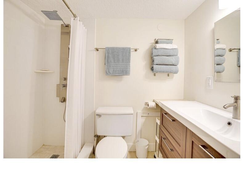 LA ENTRADA DEL MAR CONDOMINIUM - Residential