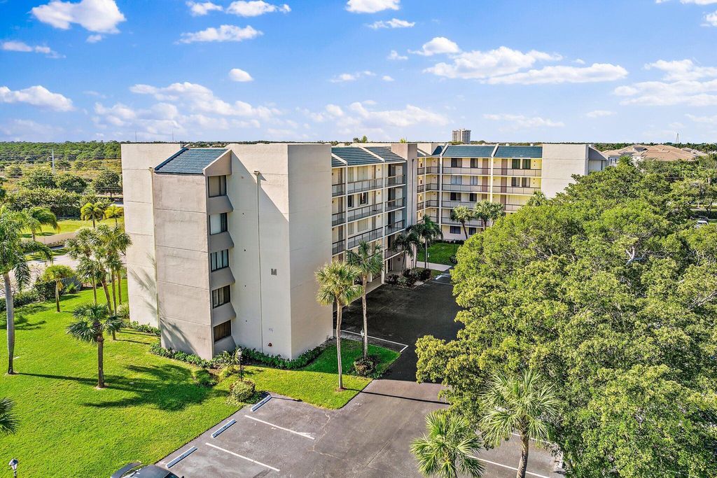 Photo of 1605 S Us Highway 1 #M1-403, Jupiter, FL 33477 (MLS # B26001934)