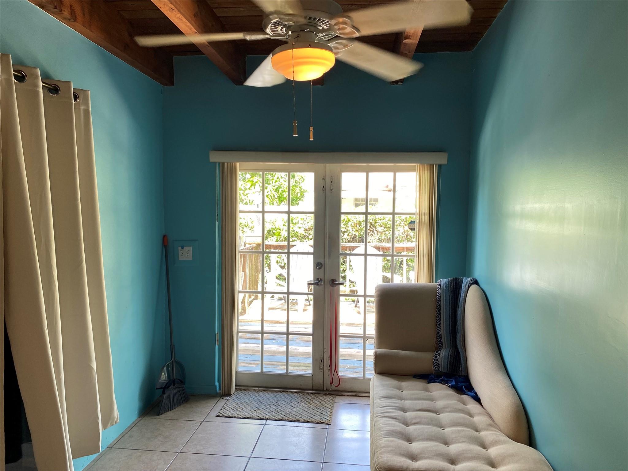 One bedroom attached to a single family home with private entrance and driveway parking. Seeking solo professional or student. Great location!