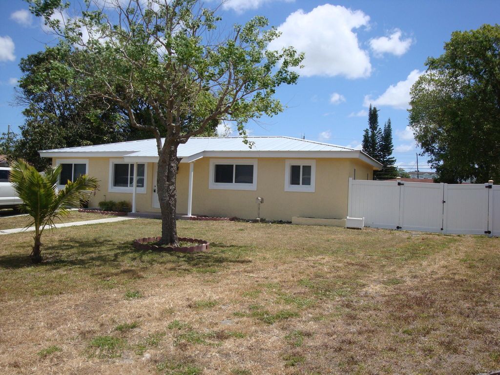 Photo of 2761 SW 64th Way, Miramar, FL 33023 (MLS # R10982133)