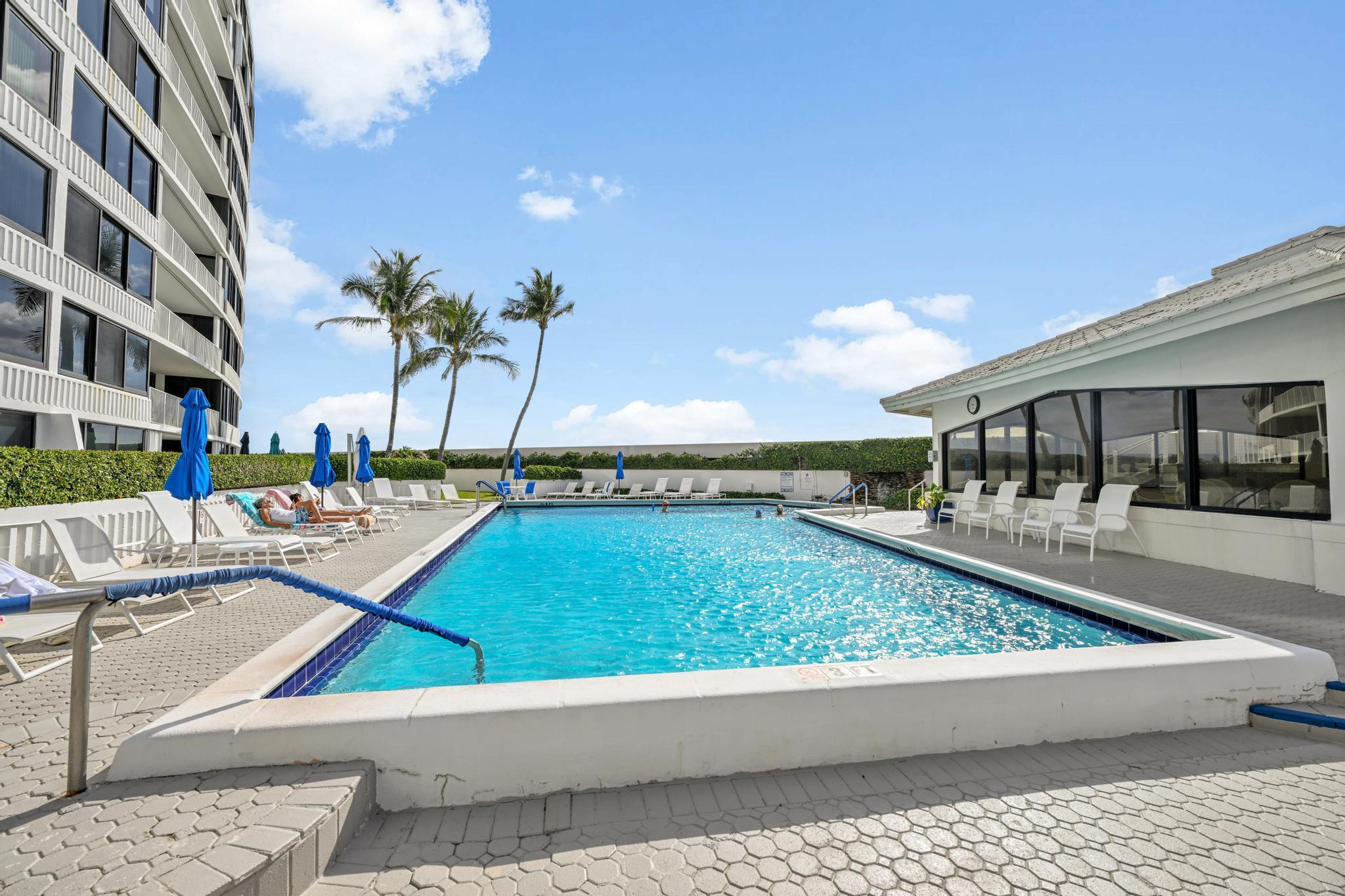 MAYFAIR HOUSE CONDO - Residential