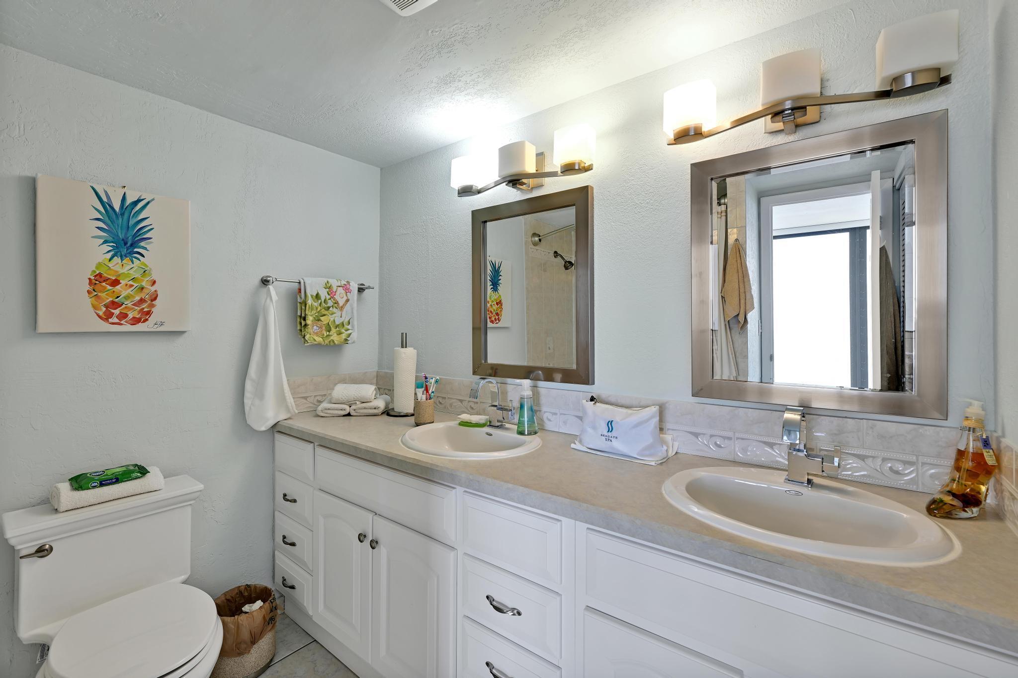 MAYFAIR HOUSE CONDO - Residential
