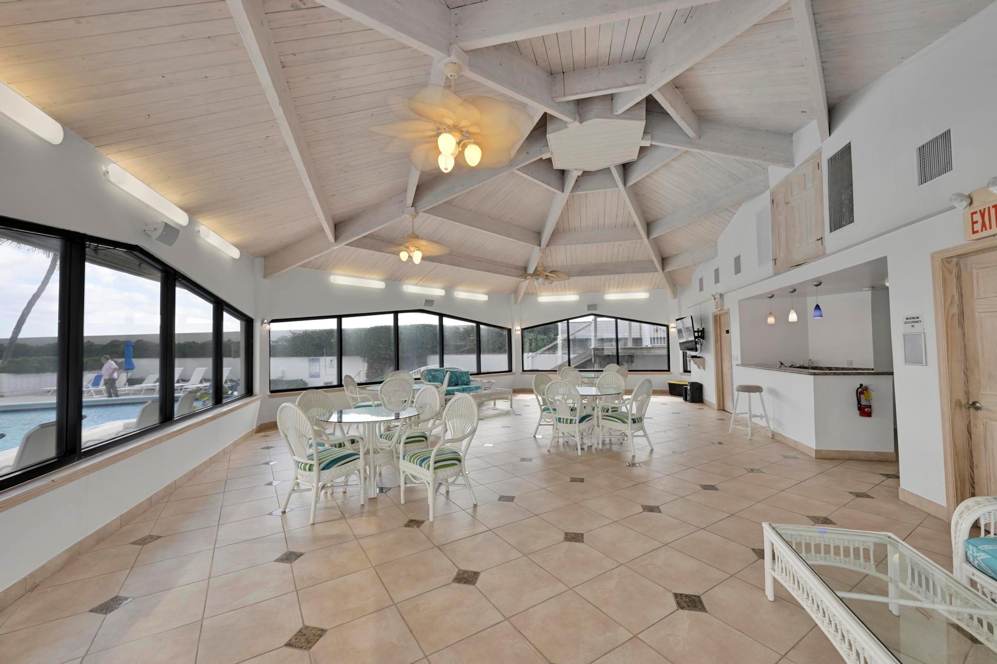 MAYFAIR HOUSE CONDO - Residential