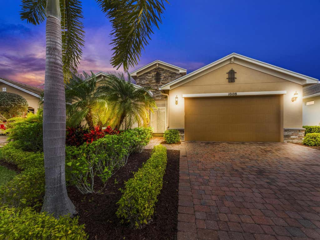 Photo of 10108 SW Fernwood Avenue, Port Saint Lucie, FL 34987 (MLS # R10949819)