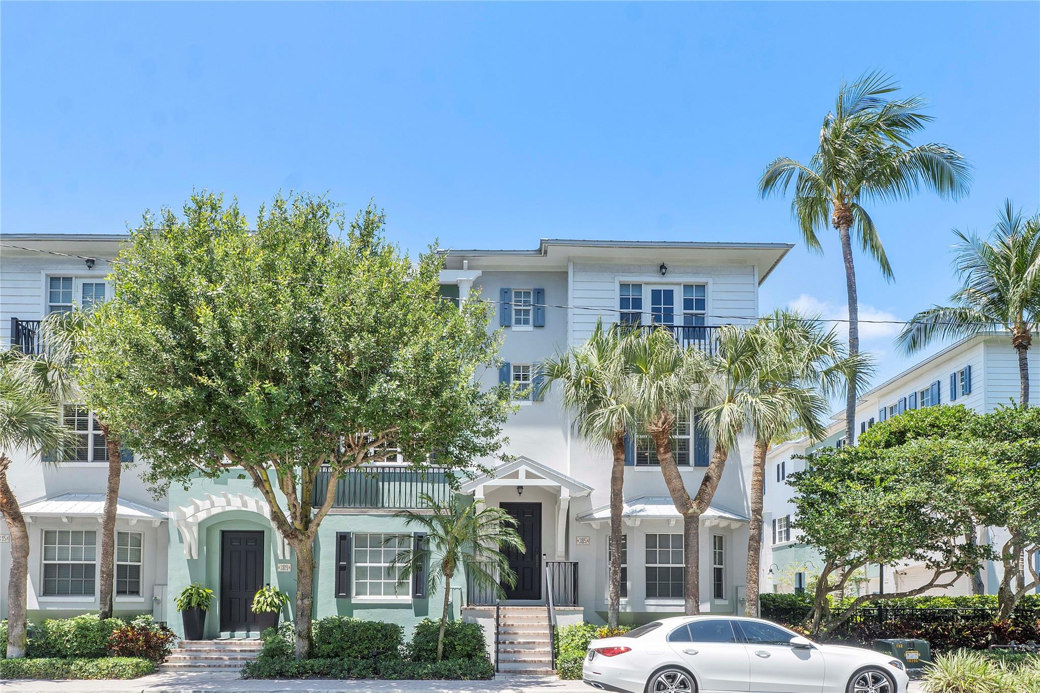 305 E Mallory Cir