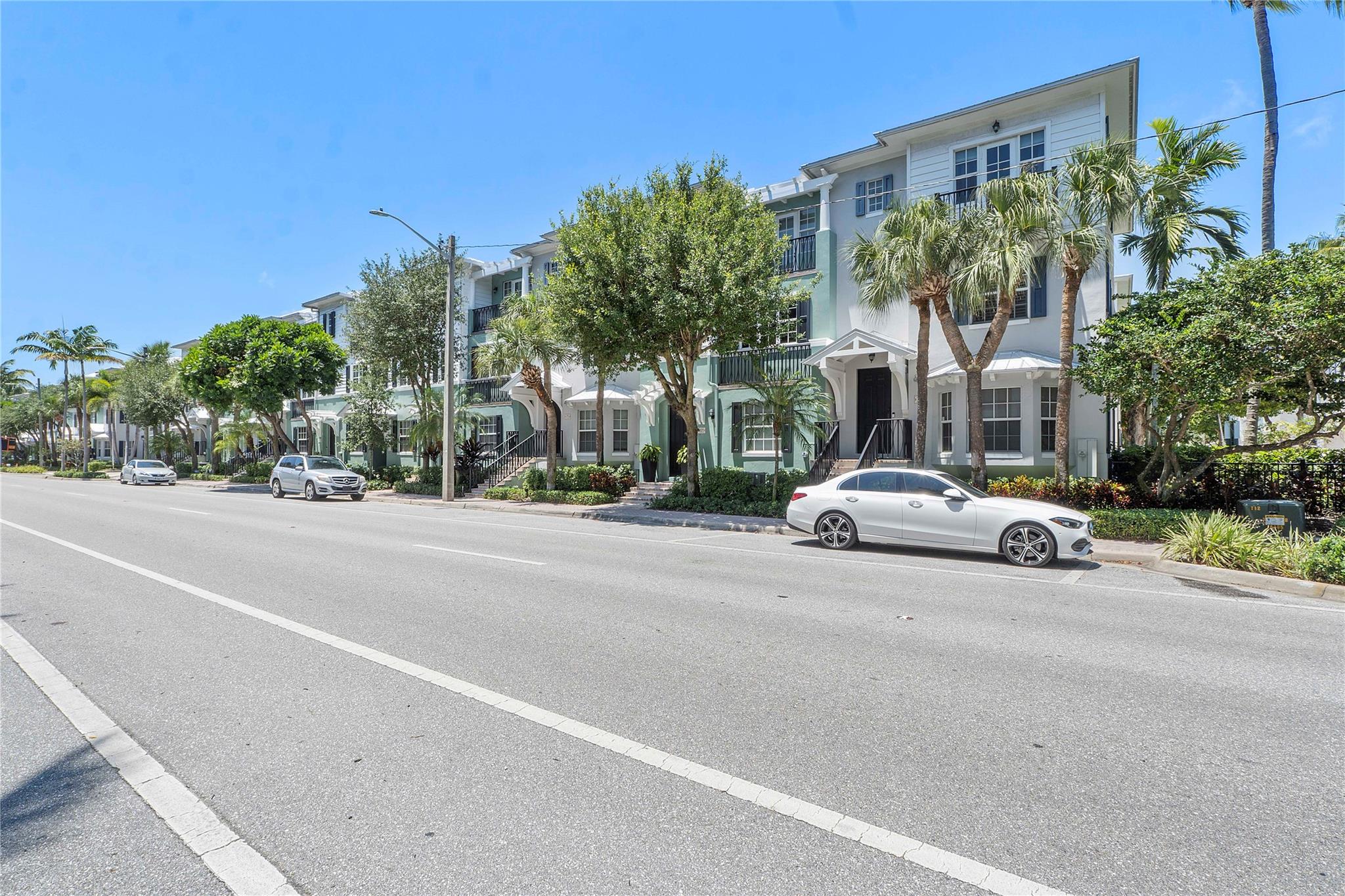 305 E Mallory Cir