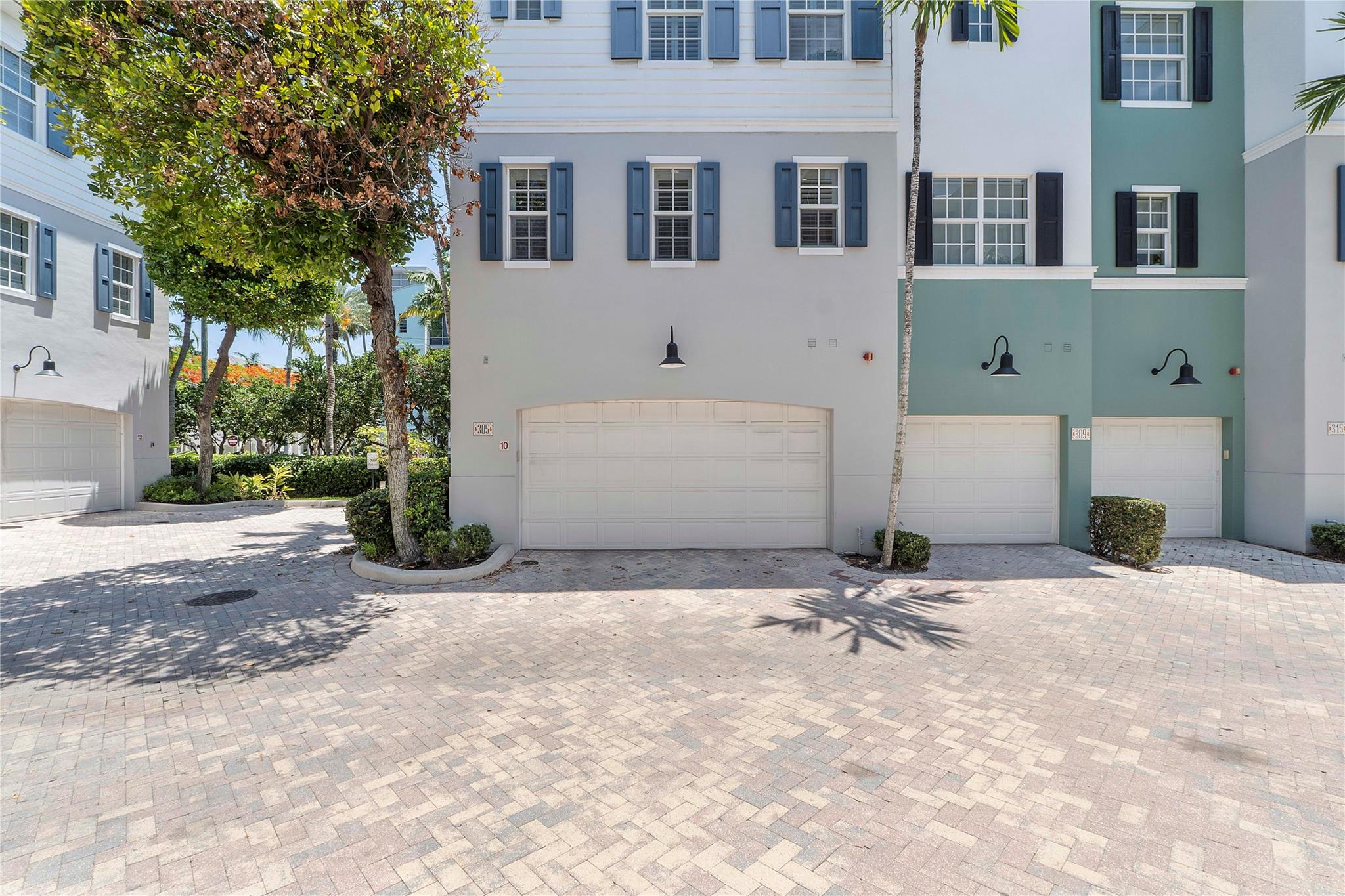 305 E Mallory Cir