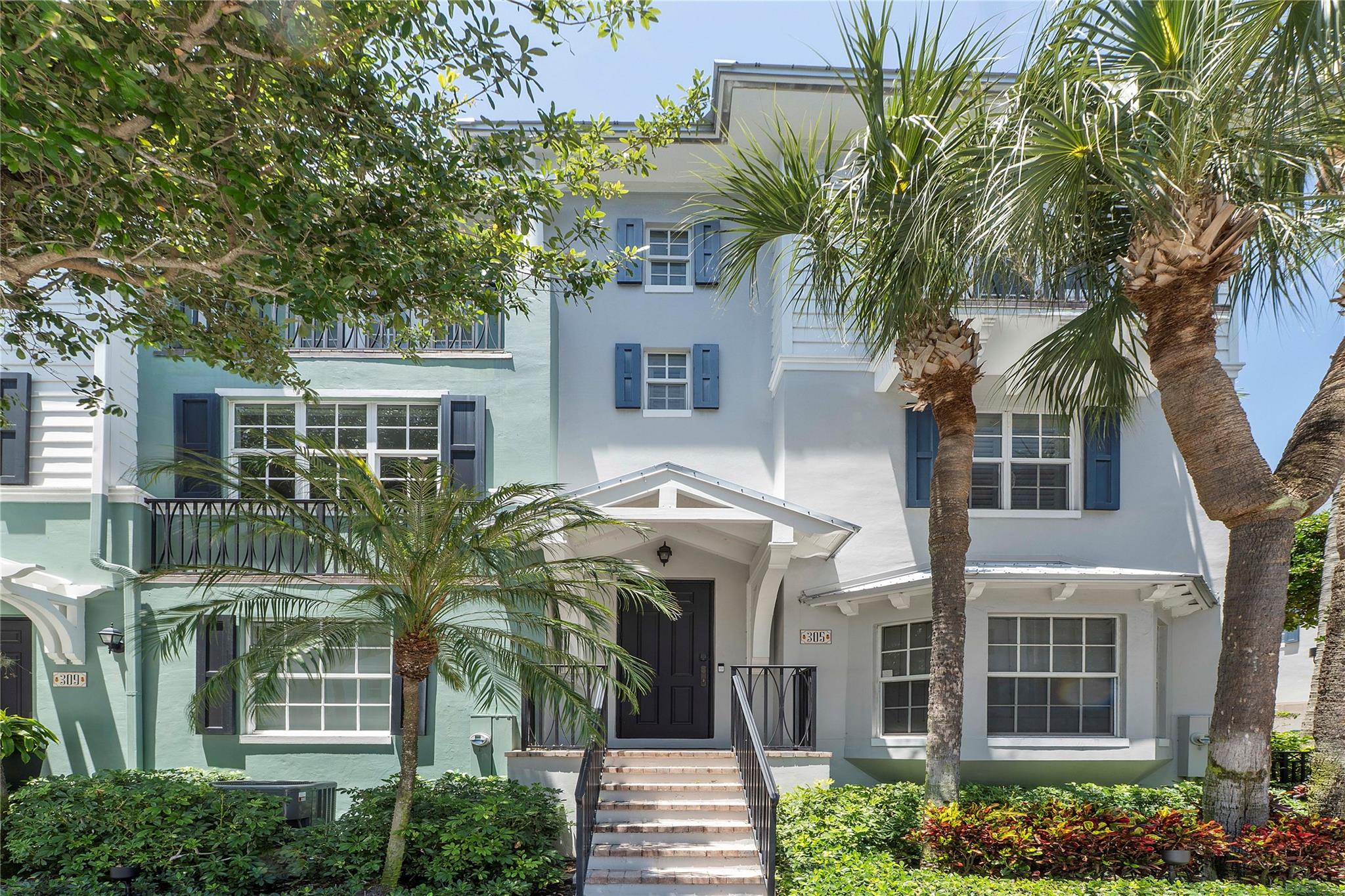 305 E Mallory Cir