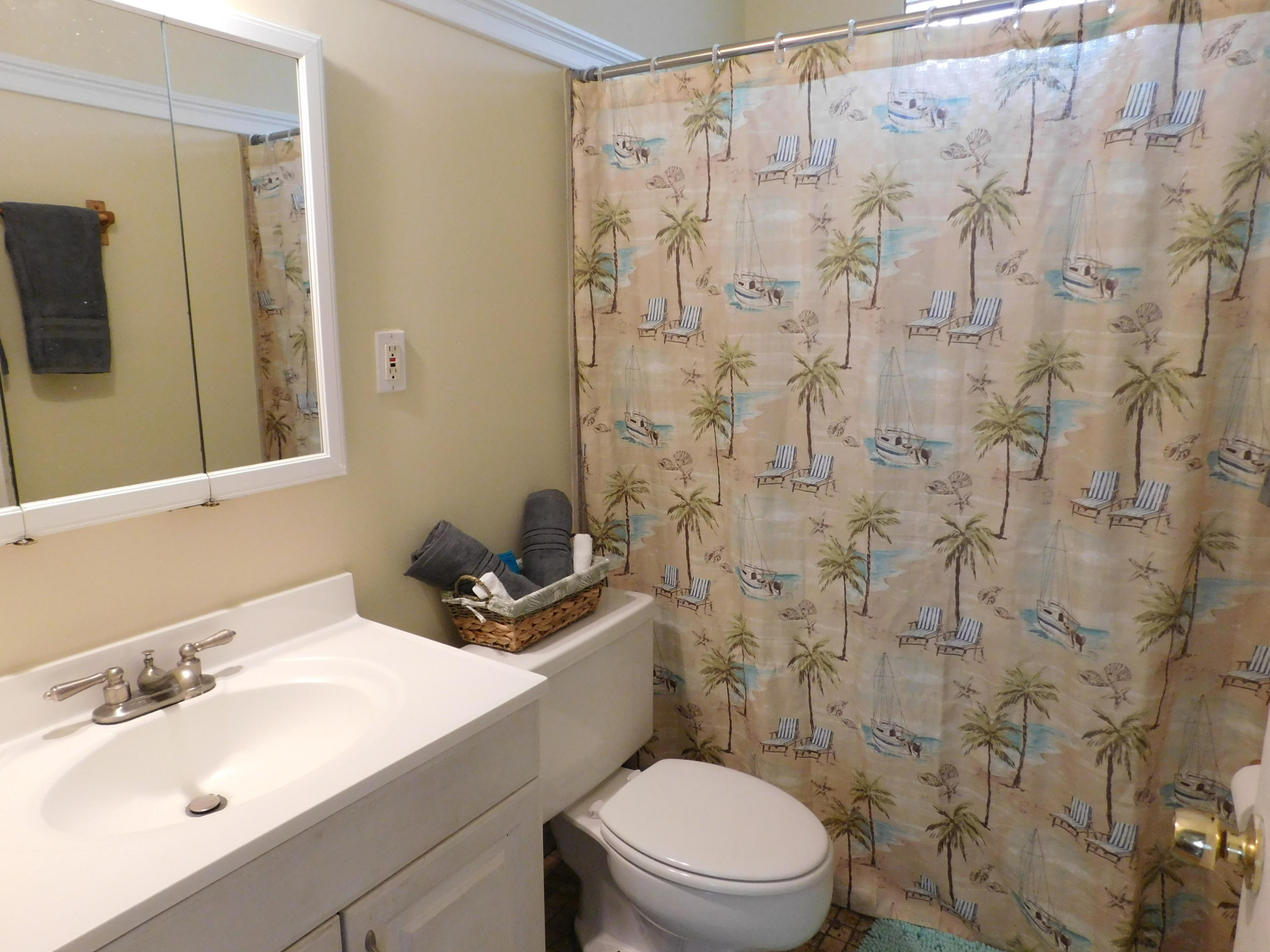 COLONIAL ESTATES - Residential Lease