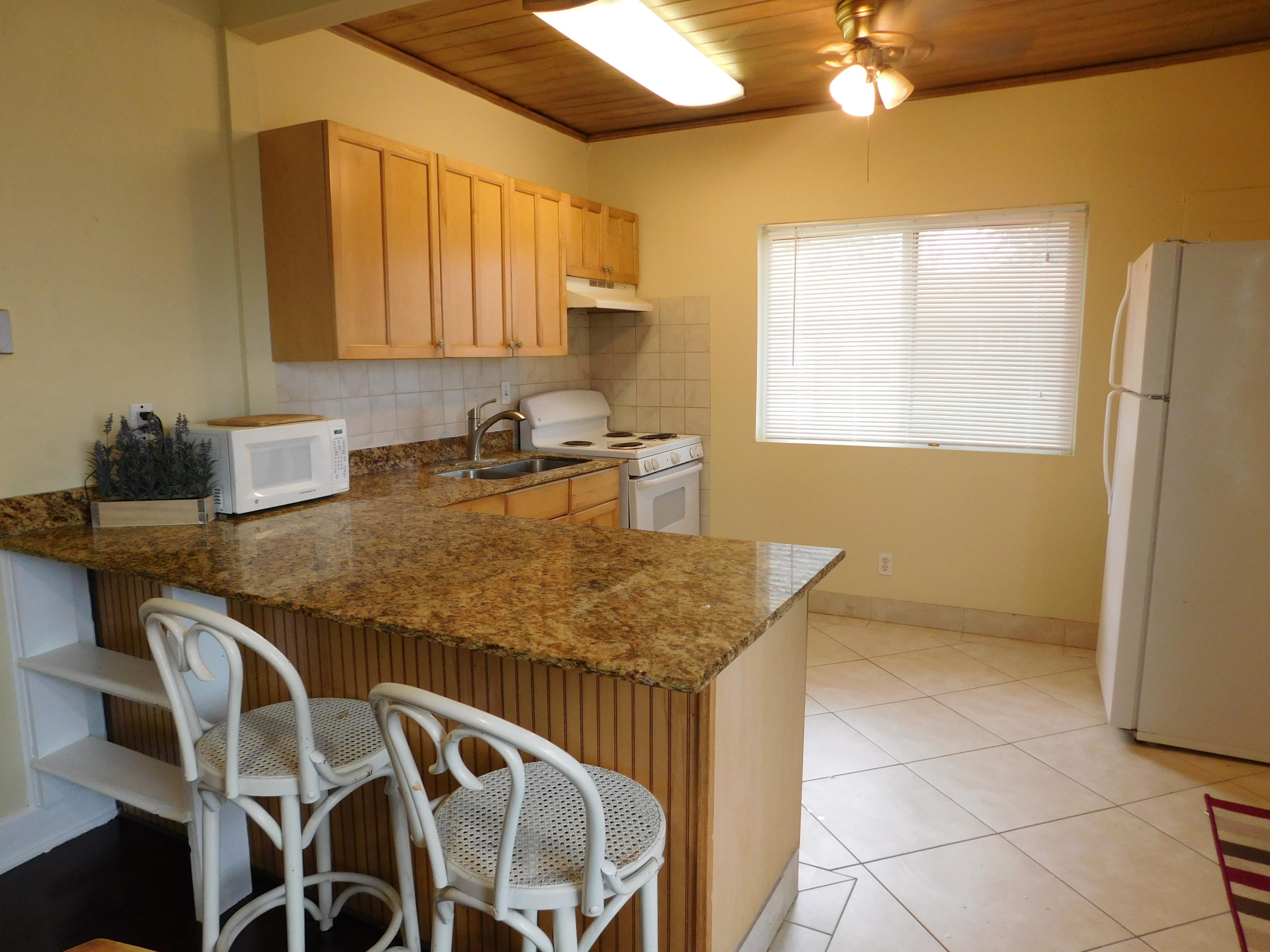 COLONIAL ESTATES - Residential Lease