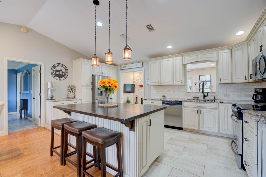 Photo of 12448 154th Road N, Jupiter, FL 33478 (MLS # R10952850)