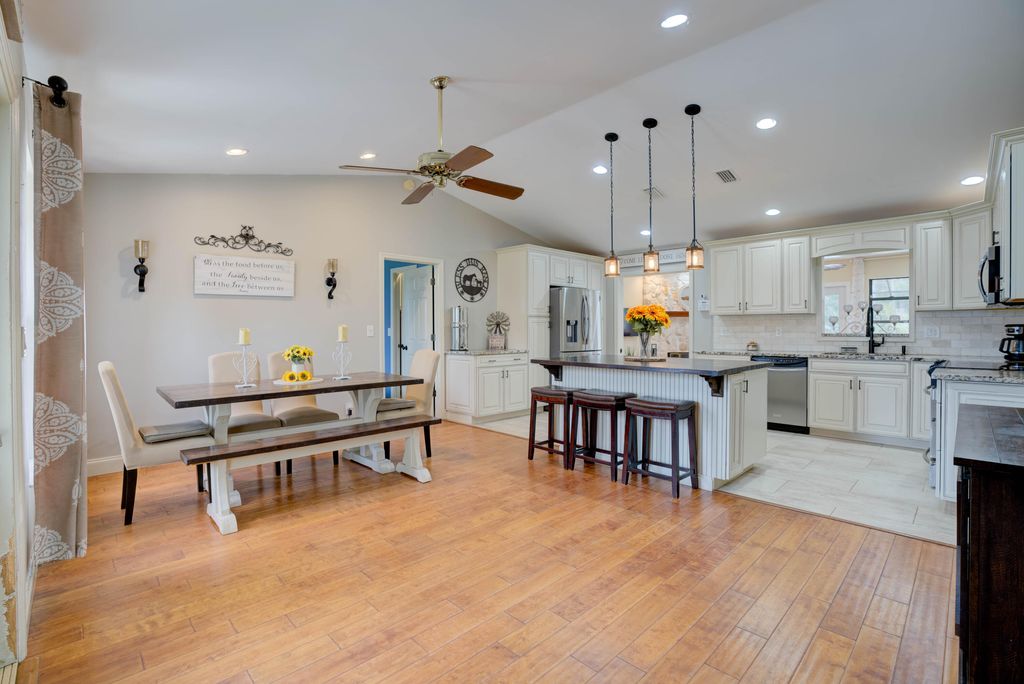 Photo of 12448 154th Road N, Jupiter, FL 33478 (MLS # R10952850)