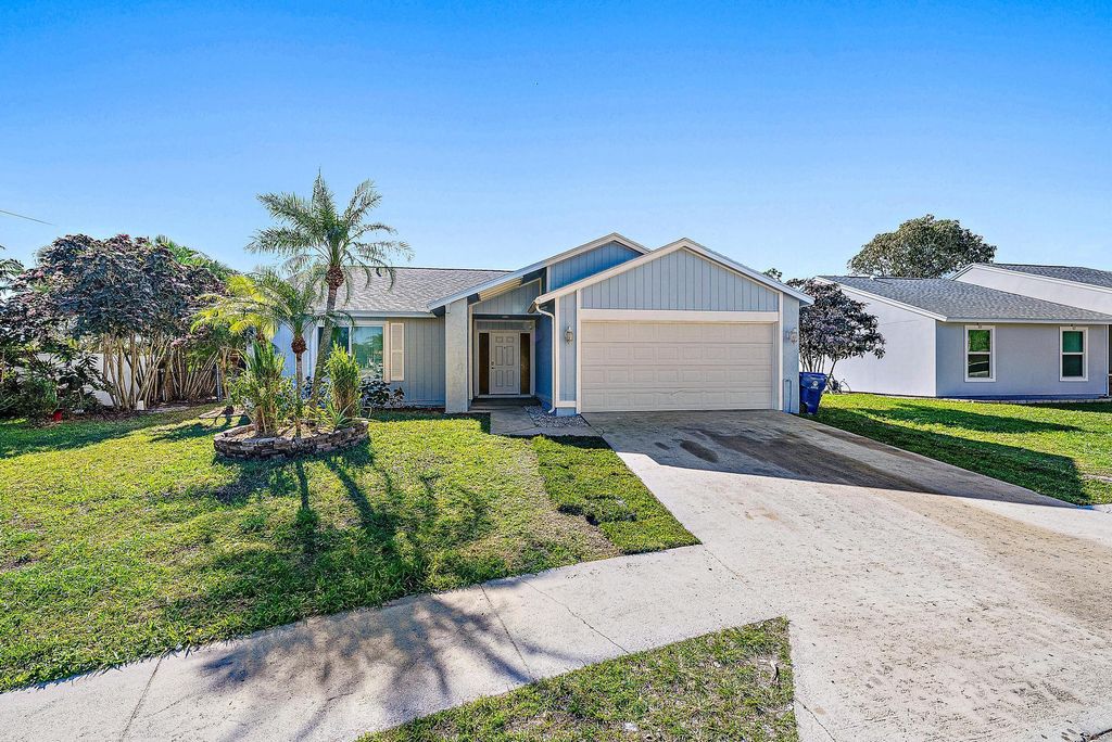 Photo of 174 Greentree Circle, Jupiter, FL 33458 (MLS # R10956821)