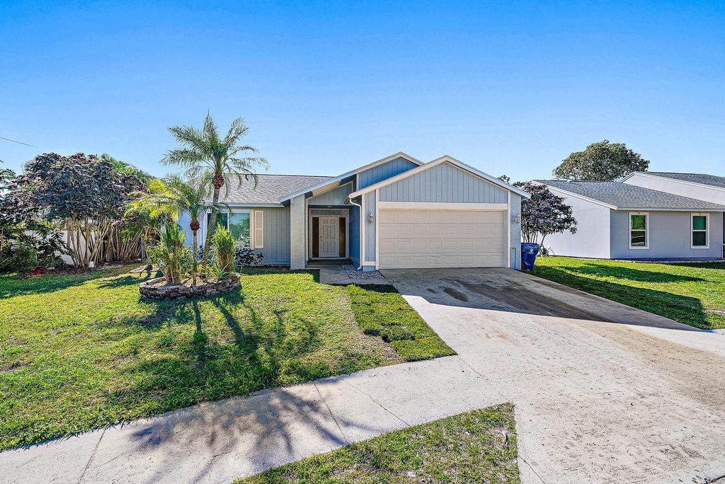 Photo of 174 Greentree Circle, Jupiter, FL 33458 (MLS # R10956821)