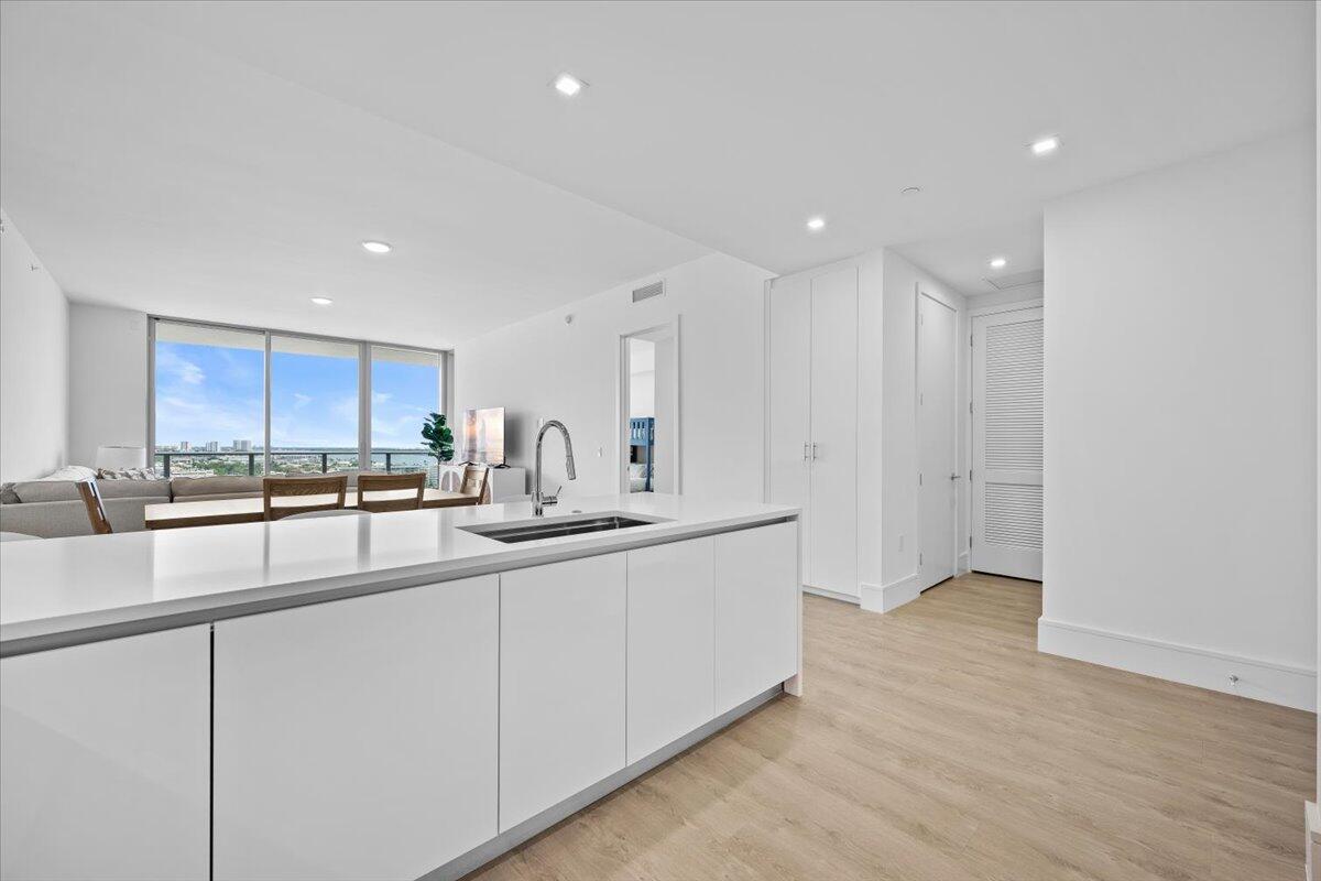 220 Lake Shore Drive 1513