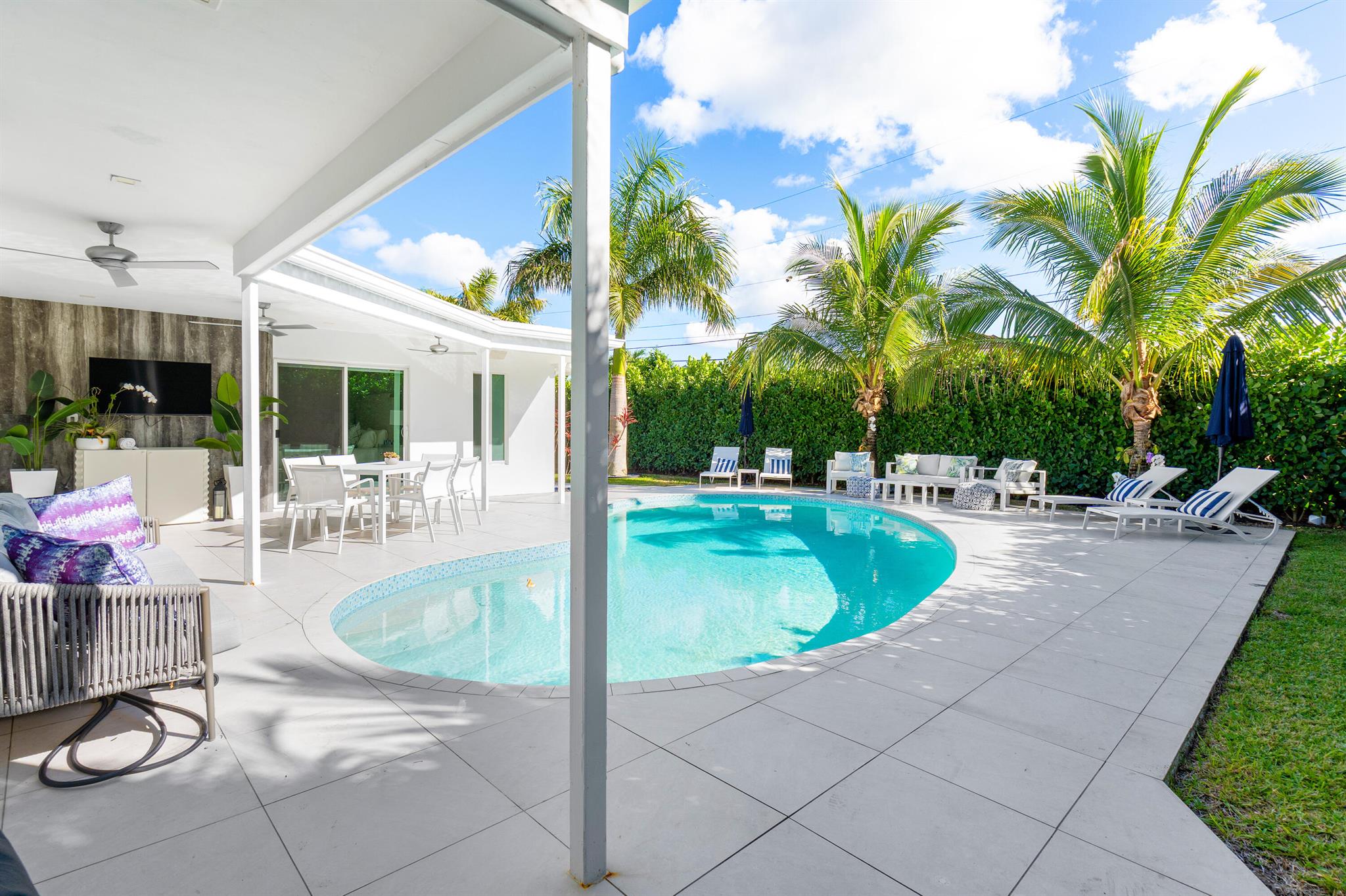 SUN AND SURF CLUB COMMUNI - Residential