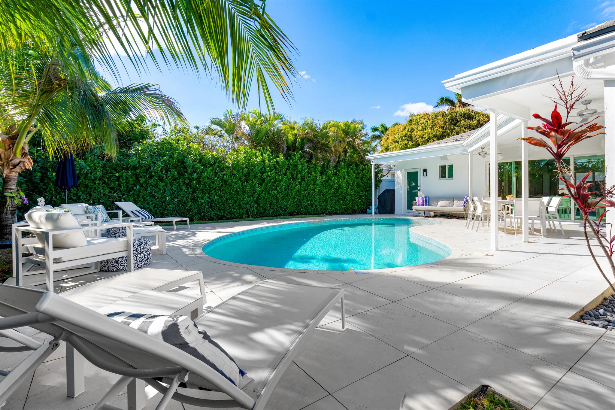 SUN AND SURF CLUB COMMUNI - Residential