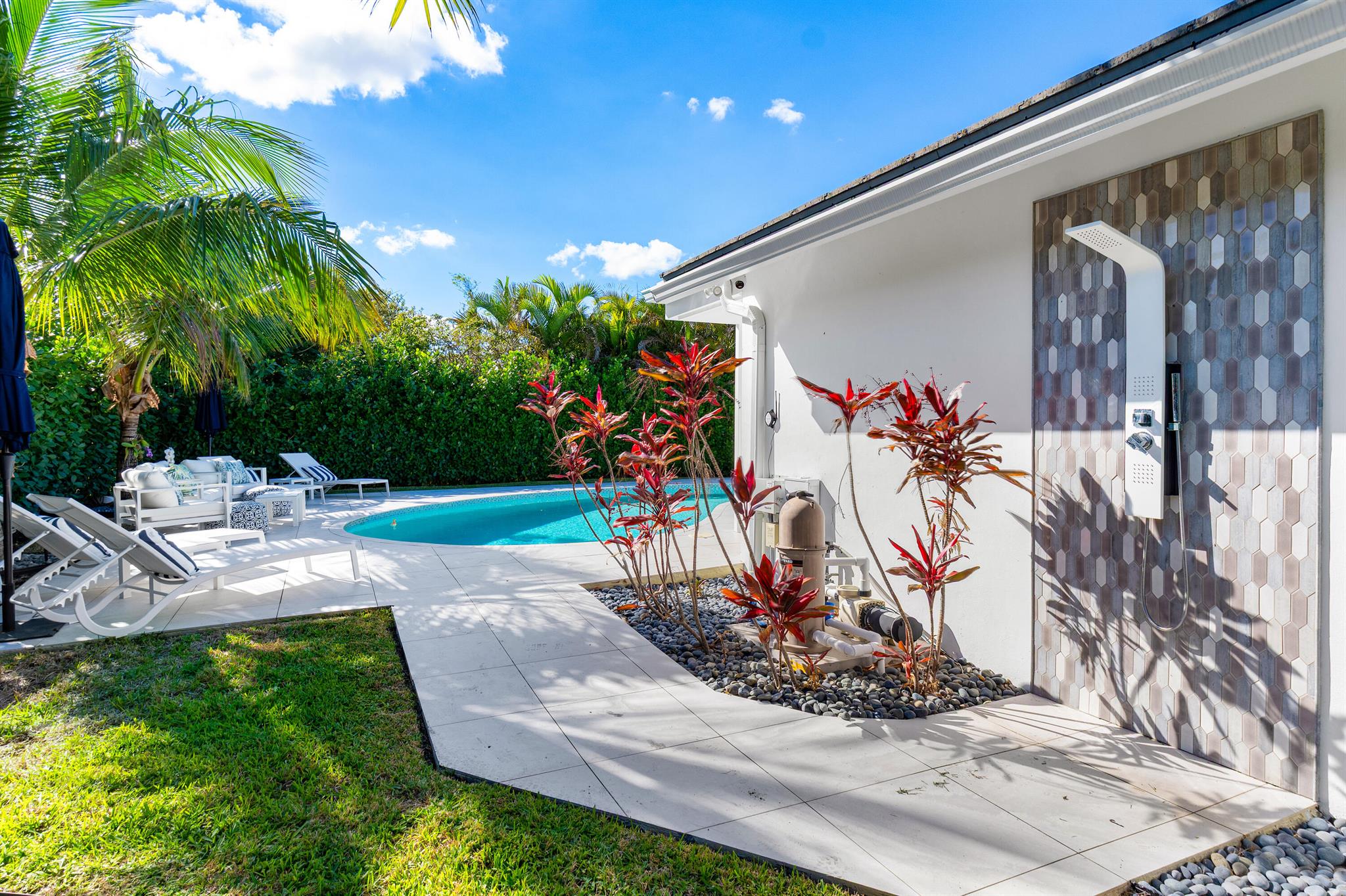 SUN AND SURF CLUB COMMUNI - Residential