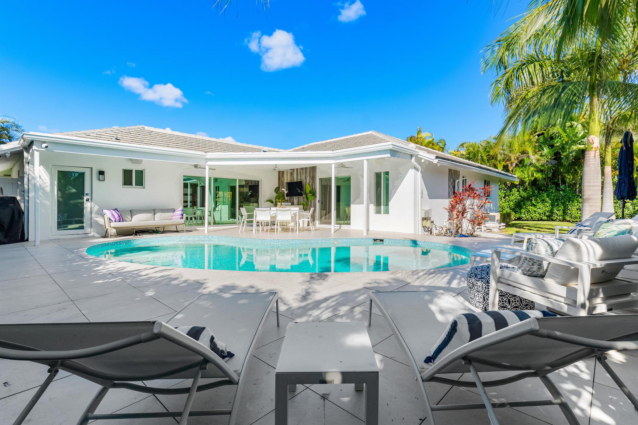 SUN AND SURF CLUB COMMUNI - Residential