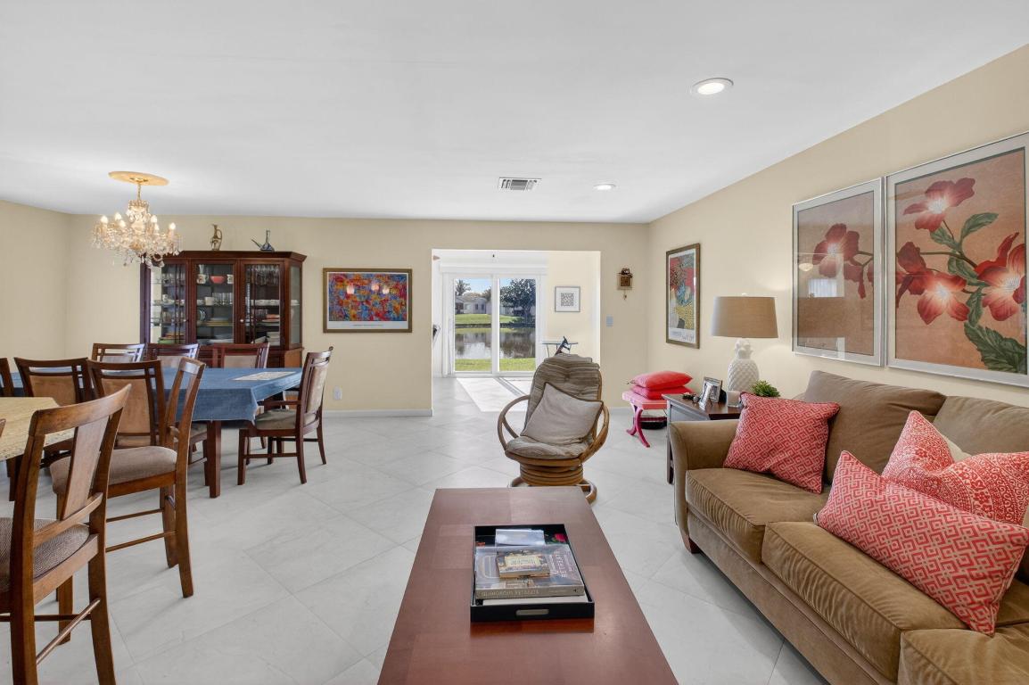 DELRAY VILLAS 5 - Residential