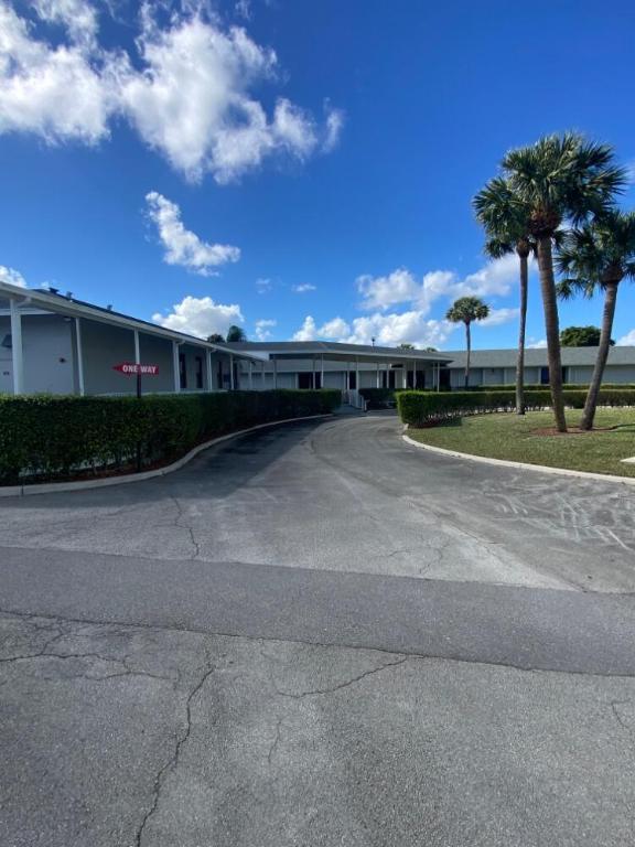 DELRAY VILLAS 4/ 5 - Residential