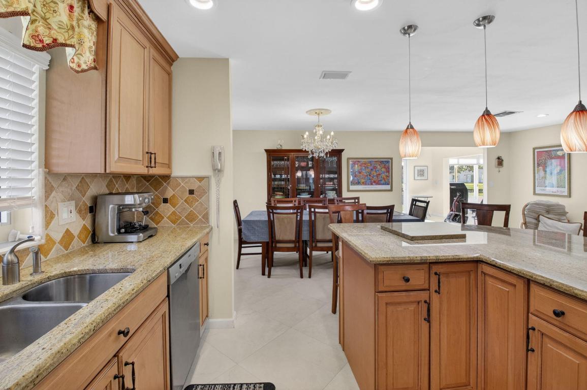 DELRAY VILLAS 5 - Residential