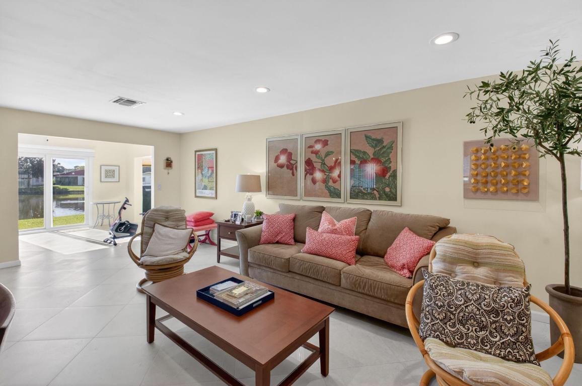 DELRAY VILLAS 5 - Residential