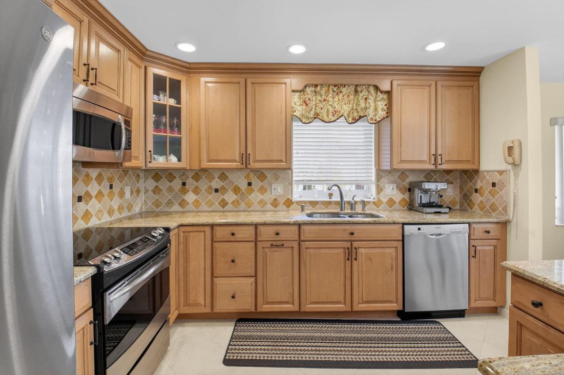 DELRAY VILLAS 5 - Residential