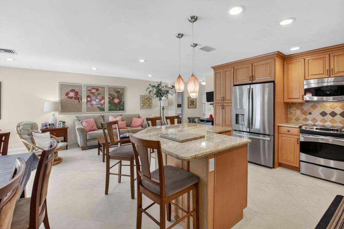 DELRAY VILLAS 5 - Residential