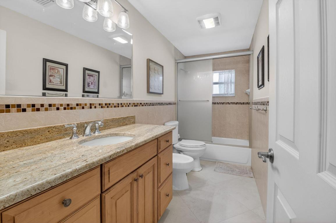 DELRAY VILLAS 5 - Residential