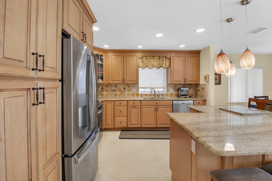 DELRAY VILLAS 5 - Residential