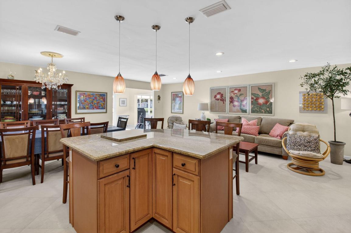 DELRAY VILLAS 5 - Residential